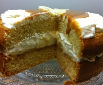 Pastel con nata, dulce de leche y plátanos (Banoffee cake)