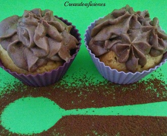 Cupcakes de vainilla y buttercream de chocolate