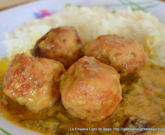 Albondigas de pollo en salsa de coco al curry