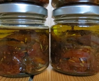 Eingelegte getrocknete Tomaten mit Piment d'Espelette