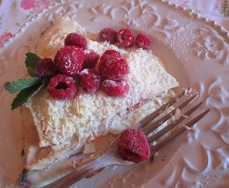 Crepe Cake with Pastry cream and raspberries (torta de crepes con crema pastelera)