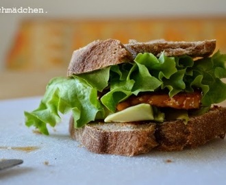 Geht doch: Tempeh-Sandwich mit Avocado, Sprossen und Salat