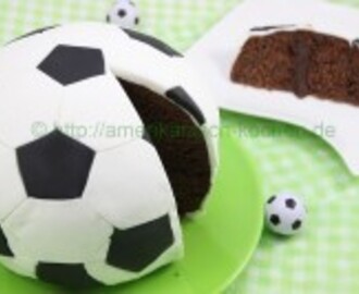 Fußball-WM 2014 Fußball-Kuchen/ Fußball-Torte/ Soccer Cake/ Football Cake (Orangen-Schoko-Kuchen)