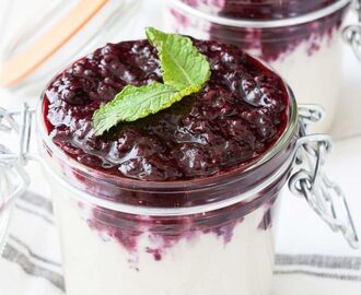 Easy Vegan Cheesecake Pudding with Blackberry Compote