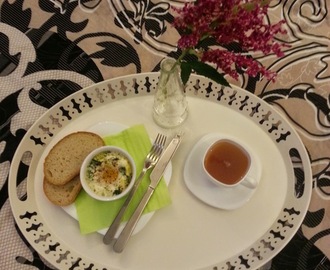 Śniadanie do łóżka - jajka zapiekane ze szpinakiem