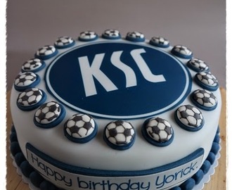 Zum Geburtstag eine Torte für einen KSC-Fan