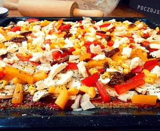 Zdrowa pizza na ciemnym spodzie - Pudliszki pomidorowe inspiracje / mięso