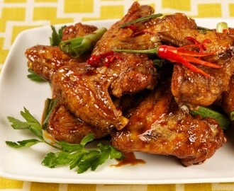 Chinese Sticky Chicken Wings
	            
granulated sugar
sodium-reduced soy sauce or tamari soy sauce
rice vinegar or cider vinegar
five-spice powder
chicken wings
white pepper
vegetable oil
green onions
cloves garlic
hot red pepper