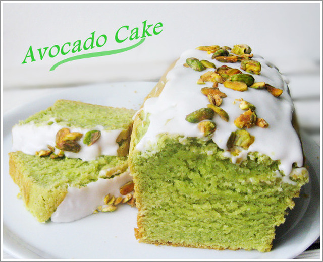 Avocado cake with lime icing and Pistachios / Avocadokuchen mit Limettenguss und Pistazien