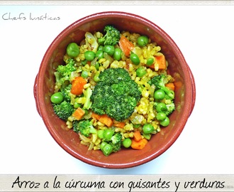 Arroz a la cúrcuma con guisantes y verduras