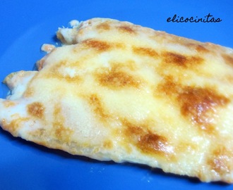 Espárragos blancos rellenos de mousse de bogavante y gratinados con mayonesa y queso parmesano