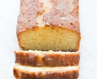 Lemon drizzle cake – Saftig citronkage med sprød top