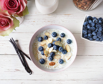 { Healthy Breakfast } Quinoa & Chia Blaubeer-Mandel Müsli