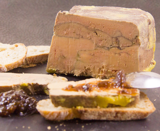 Foie gras au vin rouge et épices fruitées