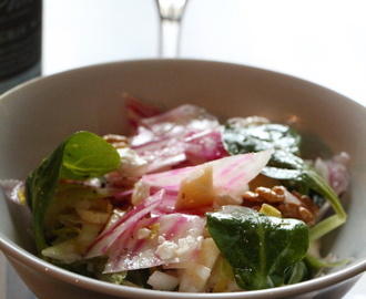 salade d'hiver : endives, mâche, betterave chioggia , noix , feta et vinaigrette de clémentine
