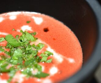 Asiatische Rote Beete-Suppe mit Kokosmilch & Koriander