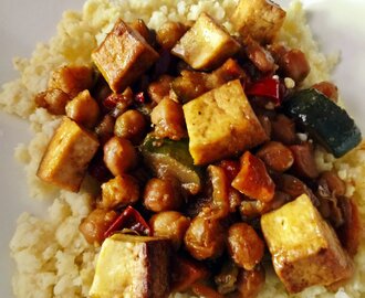 Salteado de verduras con garbanzos, tofu y mijo