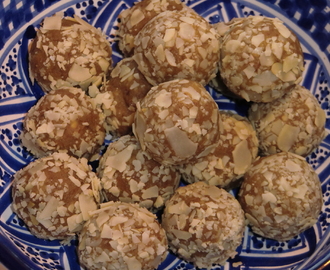 Ost- och pepparkaksbollar med mandel och grönmögelost - gluten och laktosfria