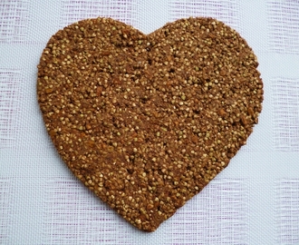 biscuit coeur végan cru sarrasin-cacao-coco-graines de lin (diététique, sans gluten ni lait ni oeuf ni sucre, riche en fibres)
