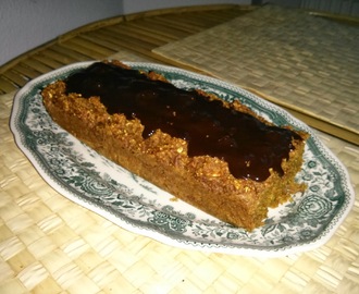 Ciasto marchewkowe bez mąki i cukru z polewą czekoladową na miodze