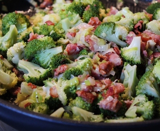 Krämig pastagratäng med broccoli, purjolök och bacon