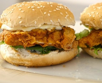 Domowy fast food - kanapka z chrupiącym kurczakiem