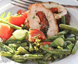 Würzige Hähnchen-Rouladen mit einem Salat aus grünen Bohnen und Tomaten – leicht & frisch