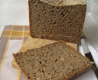 Chleb żytni razowy z dodatkiem mąki gryczanej