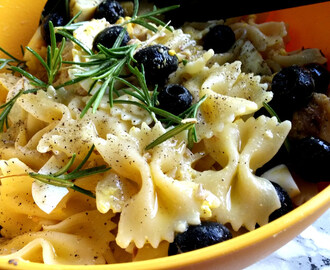 Pasta fredda: Sgombro, olive, uovo sodo e carciofini