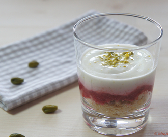 {Dessert} Schnelles Erdbeer-Trifle mit Joghurt-Mascarpone-Creme