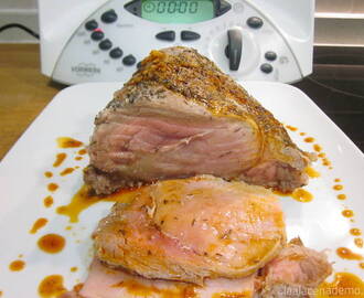 Lomo de cerdo a la sal con salsa de tomillo Thermomix