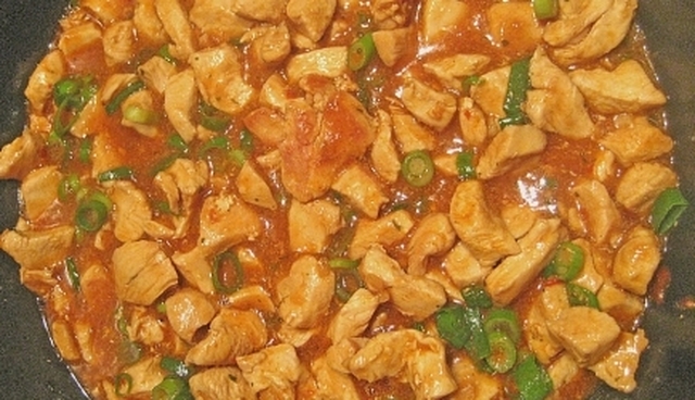 Indische hot en spicy kip uit de wok