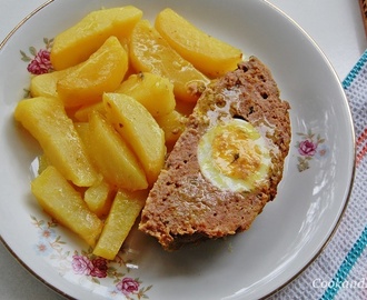 Ρολό κιμά με αυγά και πατάτες φούρνου/Egg-Stuffed Ground Beef Roll And Potatoes