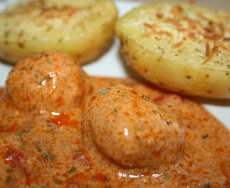 Albóndigas con piquillos en salsa y patatas al vapor (Gm/Fry)