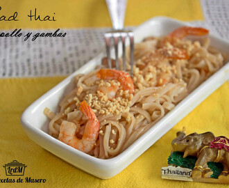 Pad thai de pollo y gambas (noodles fritos estilo Thai)