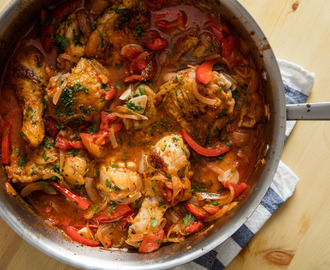 Chicken Cacciatore With Red Peppers, Tomato, and Onion Recipe