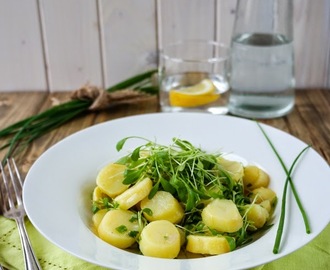Frühlingshafte Grillbeilage: Kartoffelsalat mit Schnittlauch und Kresse