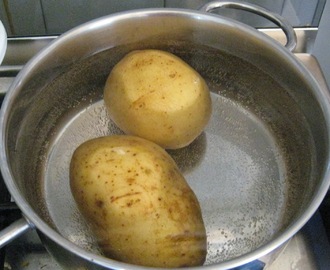 Gnocchi di patate fritti con piselli e formaggio reggiano