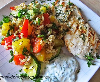 Dietetyczny obiad - Pierś grillowana z warzywami i brązowym ryżem