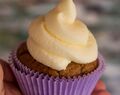 Karotten-Gewürz Cupcakes mit Frischkäse-Frosting… Carrot Spice Cupcakes with Cream Cheese Frosting