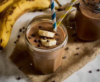 Milkshake σοκολάτας με μπανάνα και φυστικοβούτυρο
