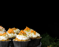 Cupcakes speziati alle carote con crusca di avena e frosting sano