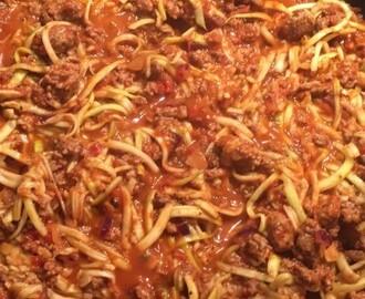 Low-Carb Zucchini Spaghetti Bolognese mit Spiralnudeln