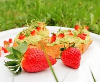 [lecker Avocado – Teil 2] fruchtig-scharfe Guacamole mit Erdbeeren