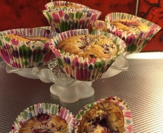 Hallon/Jordgubbs muffins med vaniljkräm