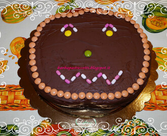 Zucca cake ricoperta di cioccolato fondente e ripiena di confettura di fragole: cotta e mangiata!