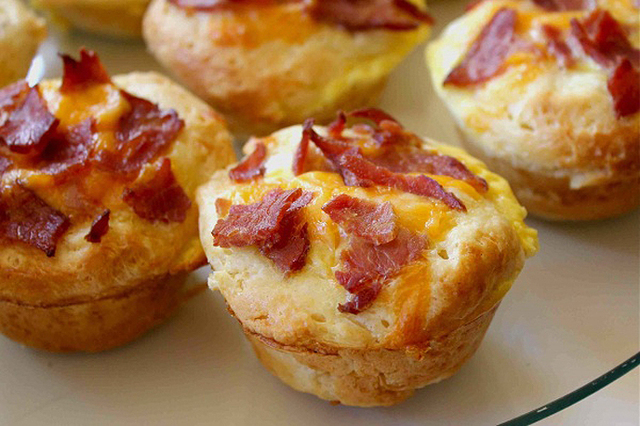 Receta: Muffins salados de queso y bacon