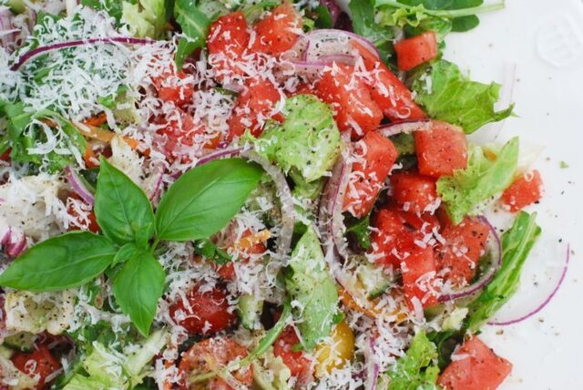 Sallad med vattenmelon, parmesan & svartpeppar | Catarina Königs matblogg
