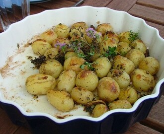 Grillad saltmarinerad rostbiff med örtkryddad potatis och champinjoner
