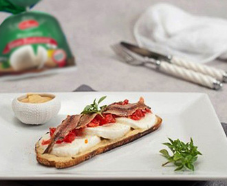 Tosta de Mozzarella Gran Tradizione, tomate y anchoas